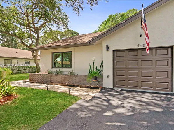 4148 Palm Forest Dr N, Delray Beach, FL 33445