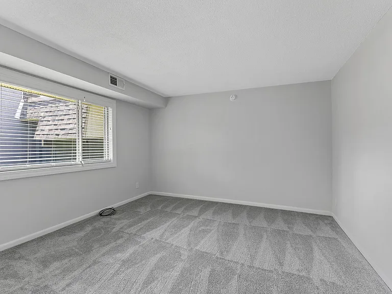 Tall Oaks Apartments — Photo 12
