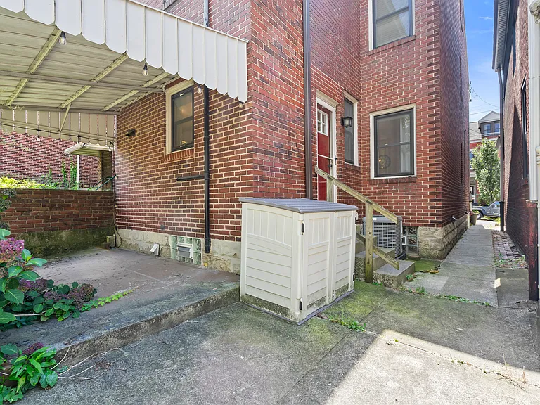 215 Main St — Photo 28