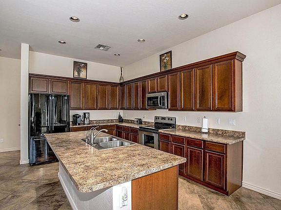 4th image of 18187 W Paradise Ln