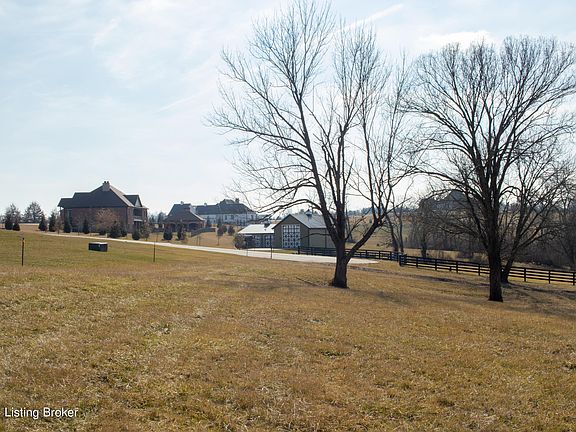 3rd image of 59 Hawkeye Cir