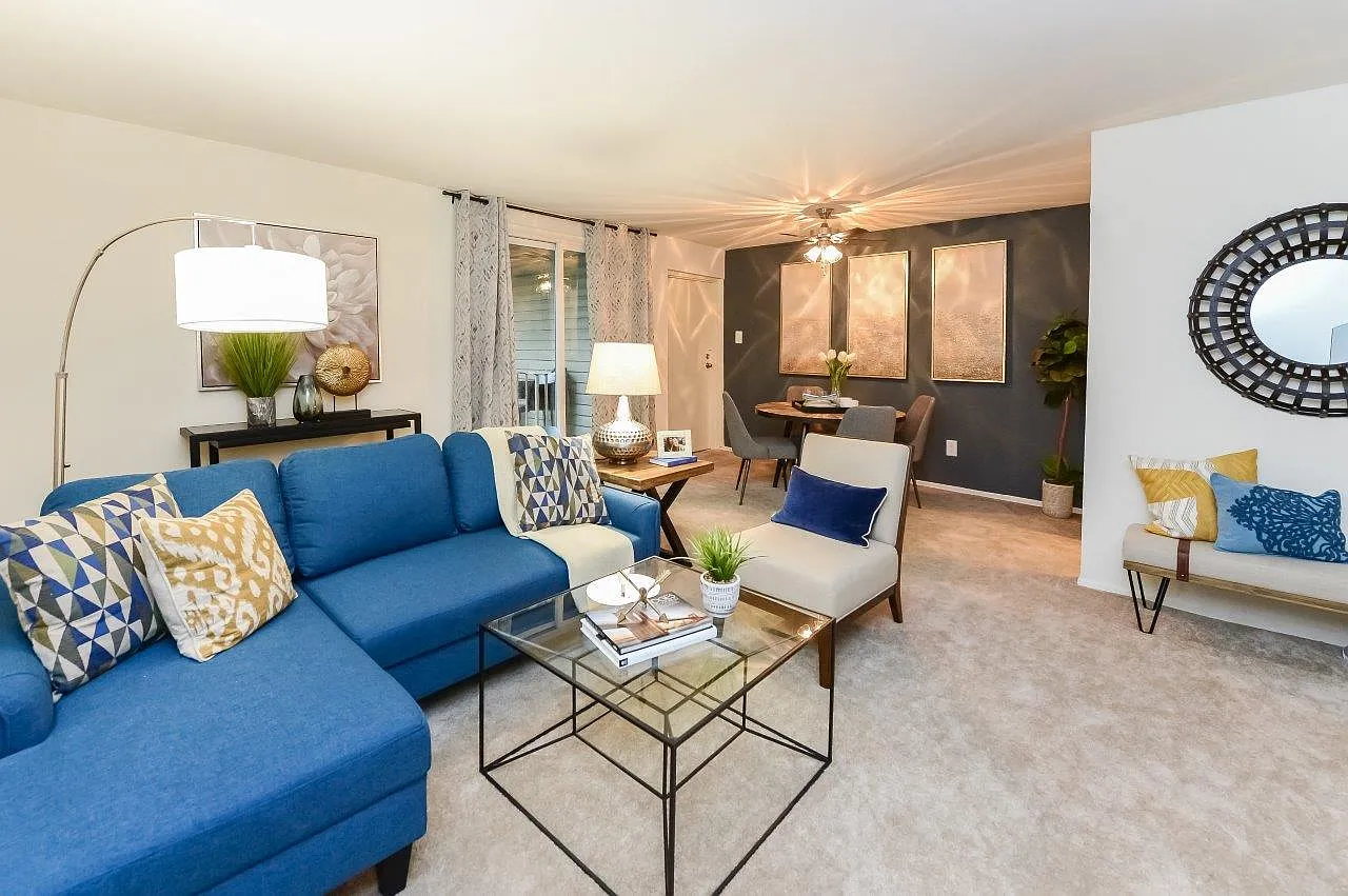 Sherwood Crossing Apartments and Townhomes — Photo 2