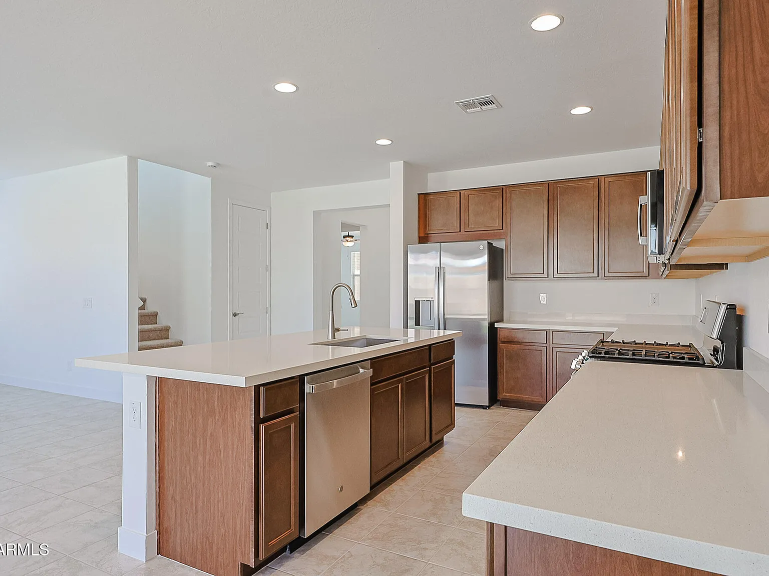 5 bed, 3.0 bath, 2456 sqft, $2,550 — Photo 4