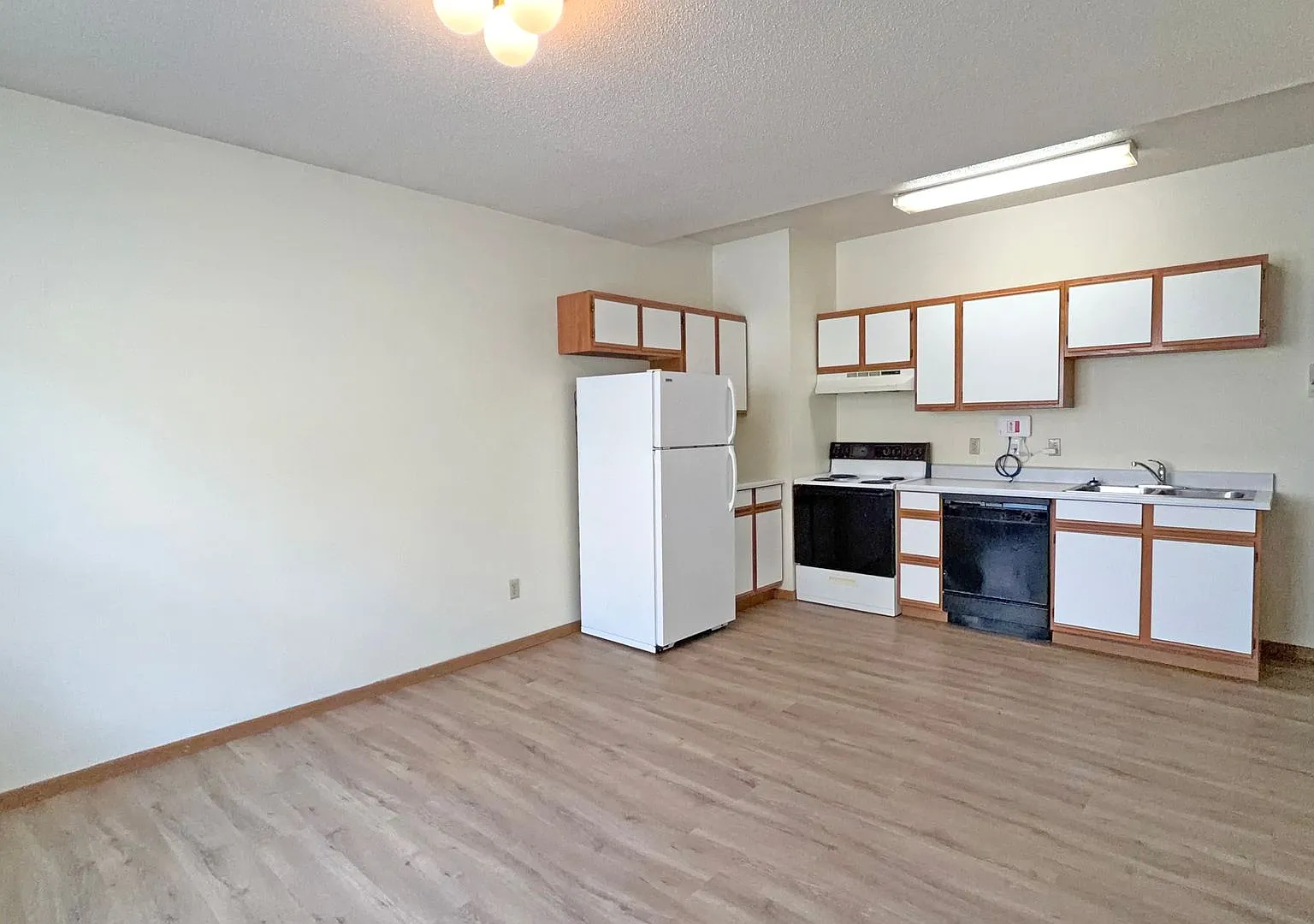 6 North Main Street - Downtown apartments on second floor above commercial spaces. — Photo 3
