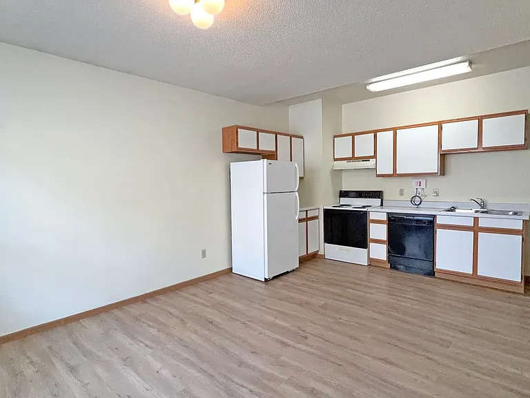 6 North Main Street - Downtown apartments on second floor above commercial spaces. — Photo 3