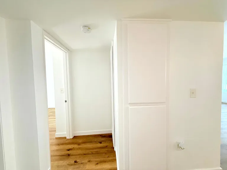 1059 Western Avenue — Photo 25