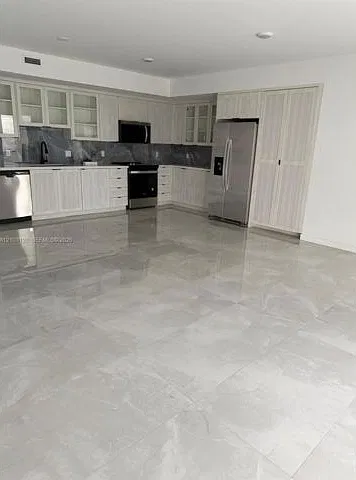 3 bed, 2.0 bath, 2038 sqft, $3,500 — Photo 4