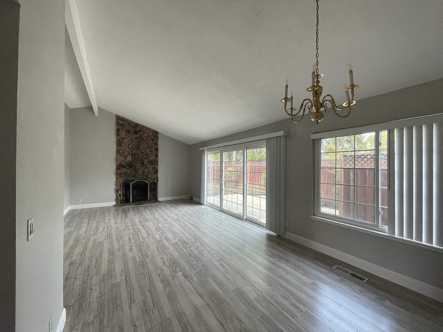 22437 Walnut Cir N — Photo 3