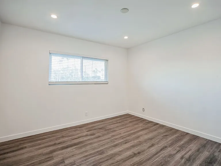 671 S. Riverside Drive — Photo 17