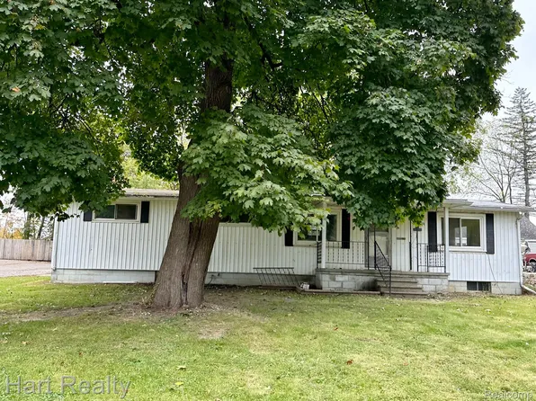 6848 Saginaw St, North Branch, MI 48461