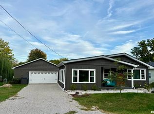 179 Cedar Ln, Petersburg, IL 62675