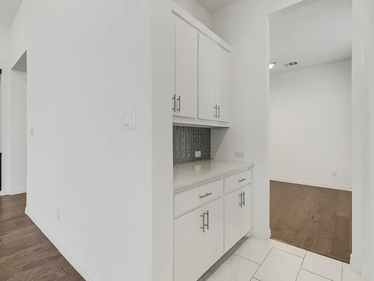8308 Pine Valley Dr — Photo 26