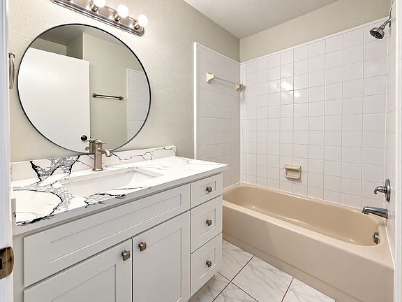 3rd image of 1108 Axlewood Cir