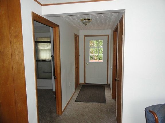 2nd image of 624 Lindsay St