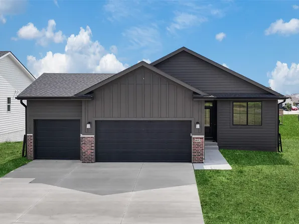 802 31st Ct SW, Altoona, IA 50009