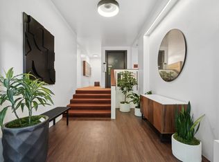**1 MONTH FREE RENT On Select Units ** Centrally Located Studio & 1bdrm Apartments w/ Sweeping Views, Portland, OR 97210