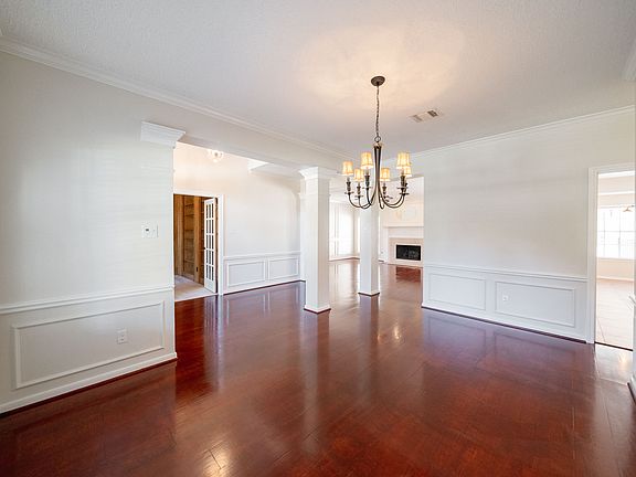 5th image of 4406 Broadleaf St