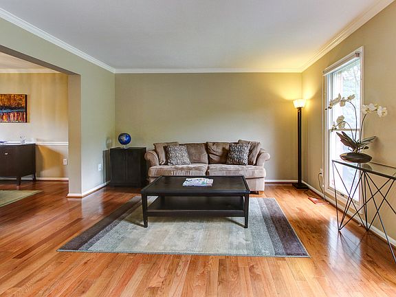 3rd image of 1119 Halesworth Dr