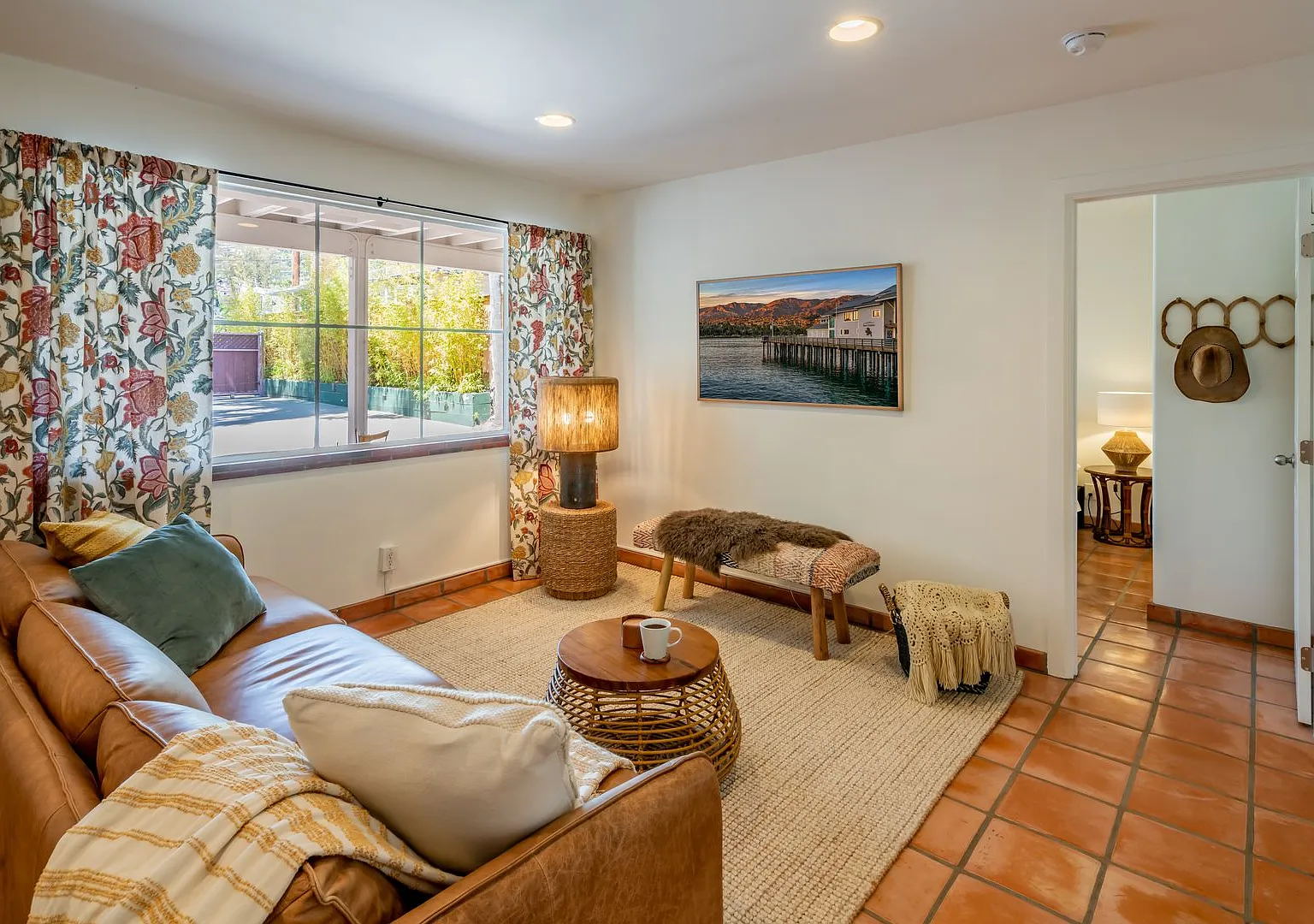 2 Bedroom / 1 Bath Unit Available! — Photo 4