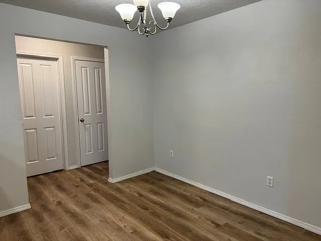320 S Holly St — Photo 5
