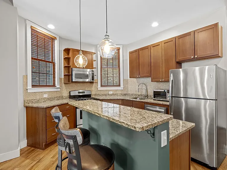 1421 W Augusta Blvd #1F — Photo 7