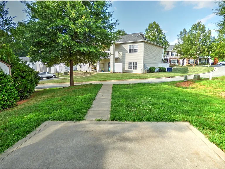 21404 Aftonshire Dr — Photo 15