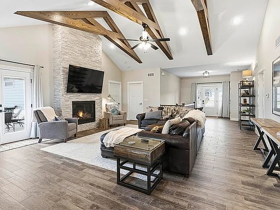 5th image of 3912 Travers Cir