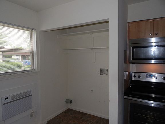 5th image of 1520 N Main St APT 6D