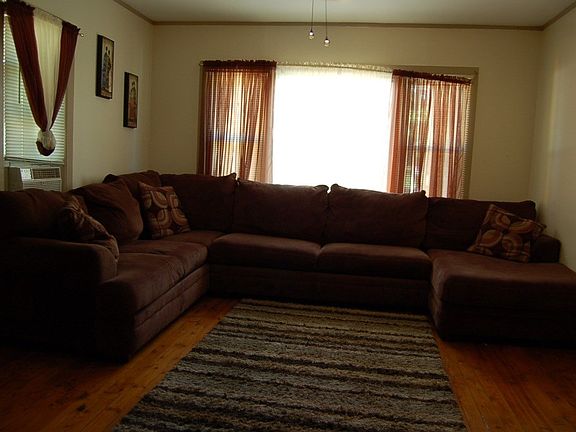 2nd image of 146 Delmonico Ave