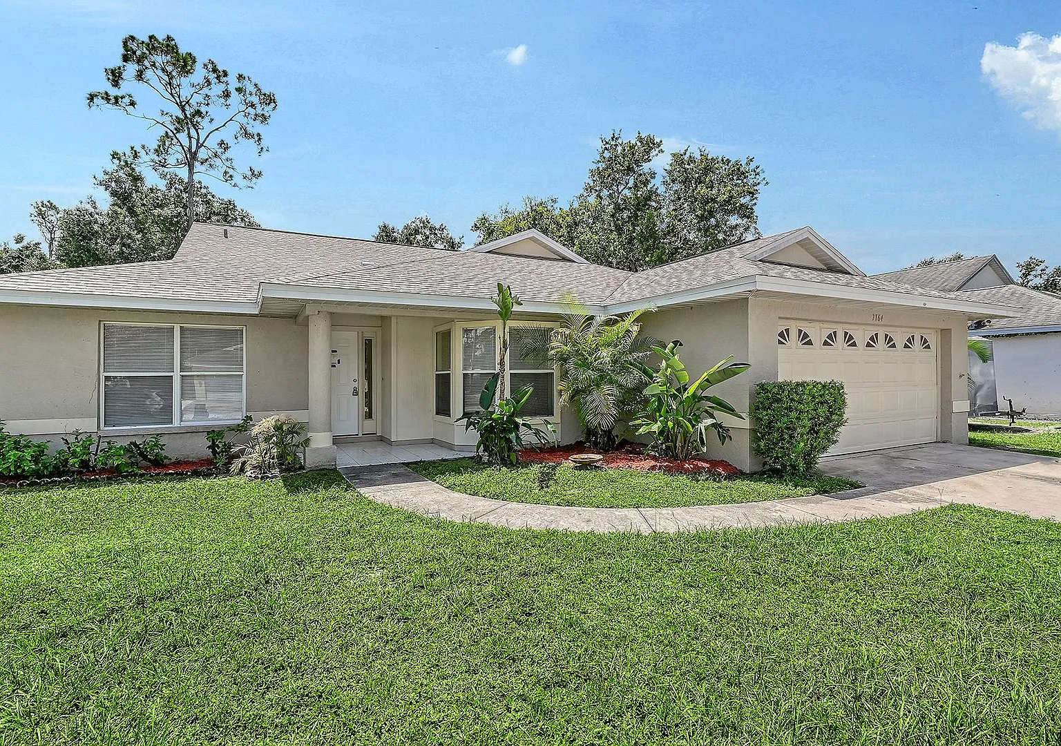 3/2 Pool Home in Lake Sarasota — Photo 2