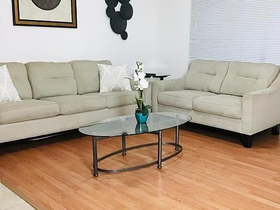 4th image of 2426 Woodstock Ave