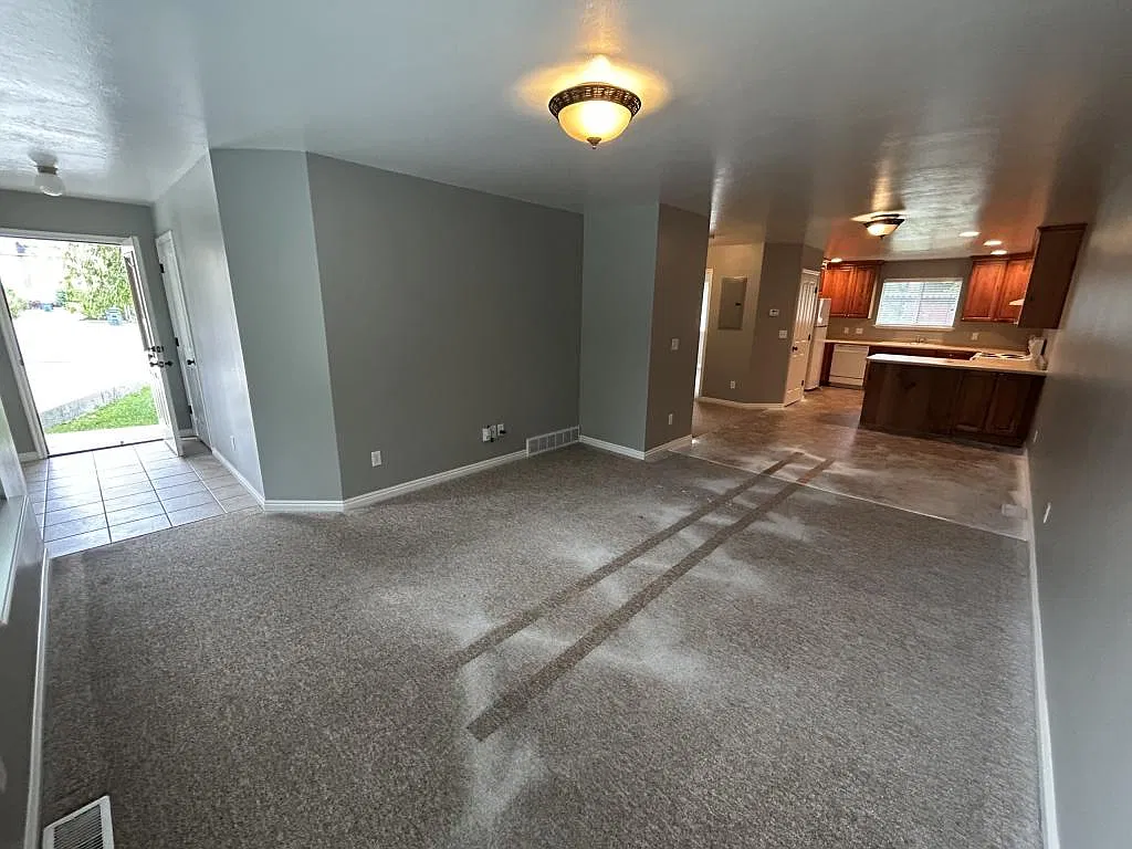 421 N 540 W #A — Photo 2