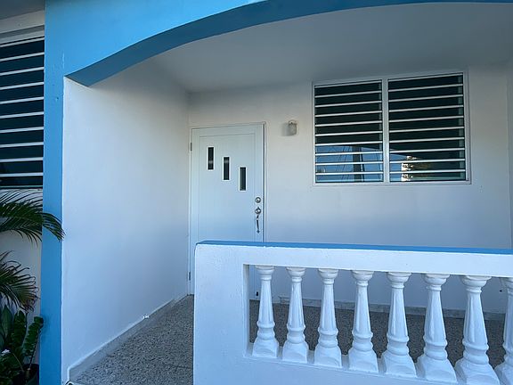 2nd image of 11 Avenue Los Robles D21 Fls