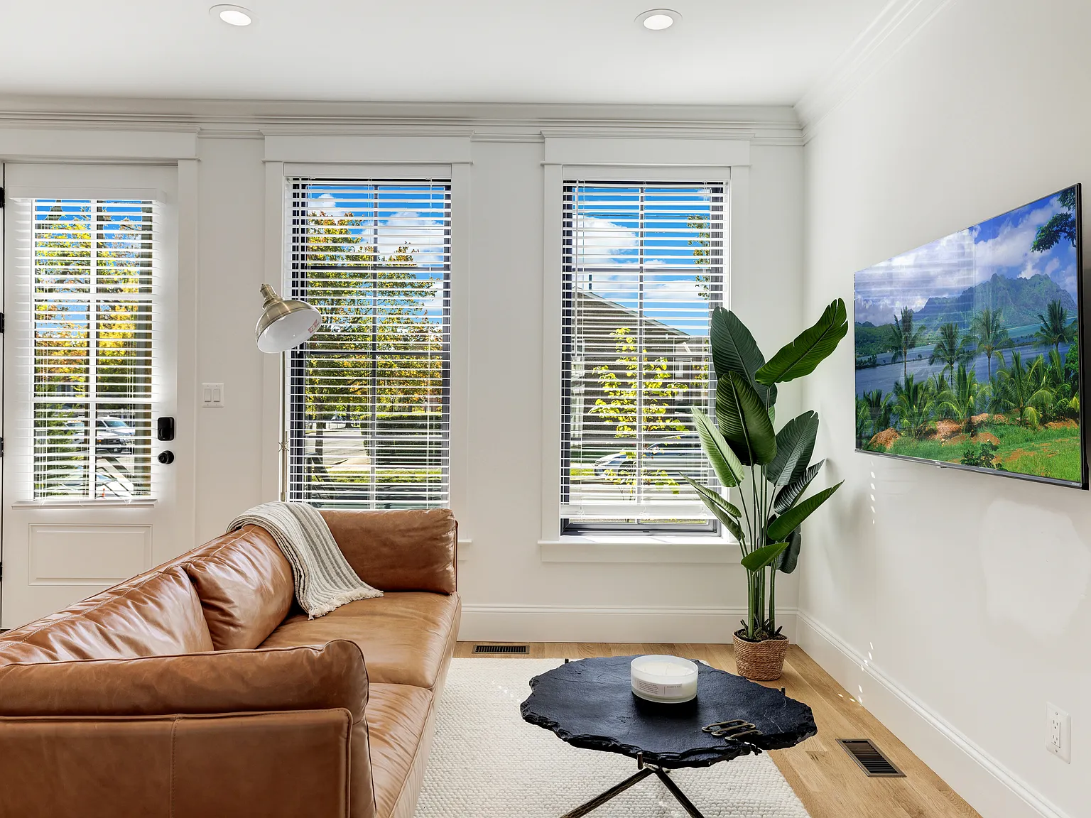 3 bed, 3.5 bath, 1800 sqft, $6,750 — Photo 2