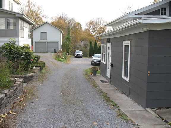 4th image of 204 Gen St
