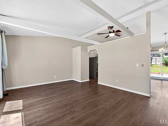 4th image of 4 Red Oaks Dr