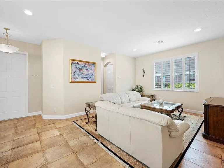 513 Tomahawk Ct — Photo 2
