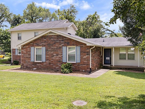 3rd image of 207 Brookside Dr