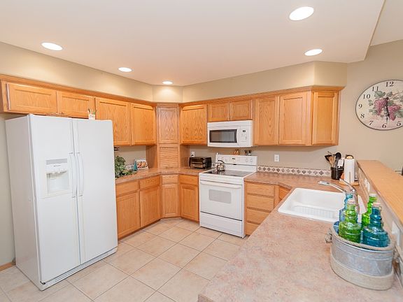 2nd image of 2105 Sunrise Ct