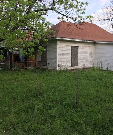 2nd image of 609 E Navarro Ave
