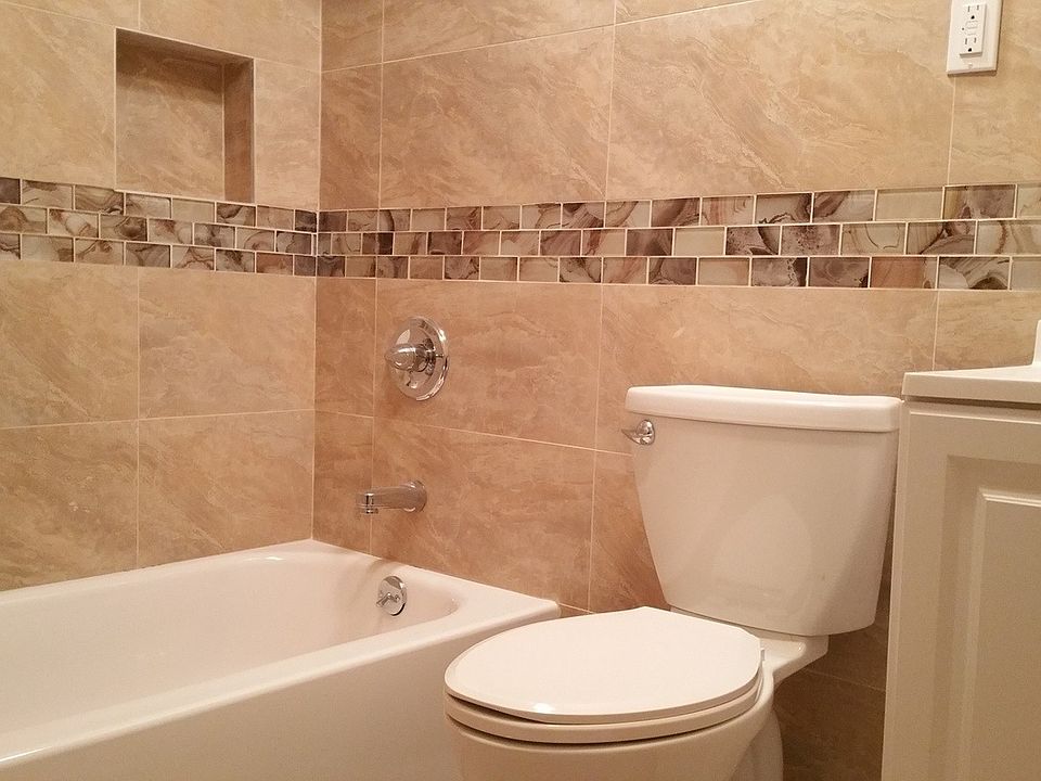 2nd image of 493 Maple St