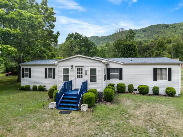 5583 Bradshaw Rd, Salem, VA 24153