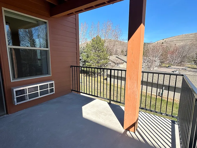 884 SQFT Unit patio