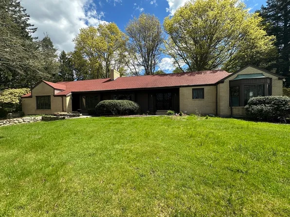 1049 Tucker Rd, Dartmouth, MA 02747