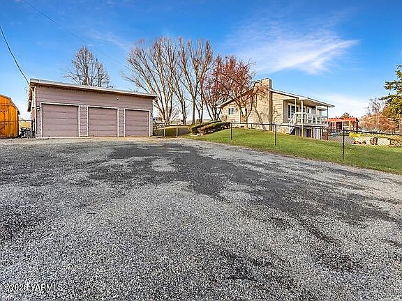 2nd image of 2720 Selah Loop Rd