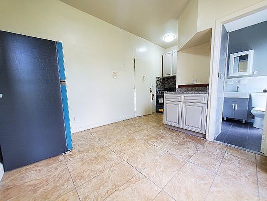4th image of 418 Jefferson Ave #4B