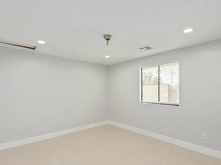 3402 E Virginia Ave — Photo 7