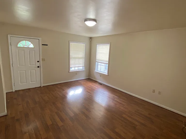 1727 Baird St — Photo 4