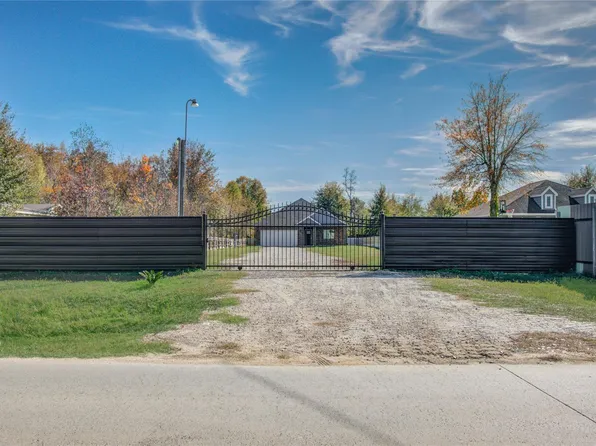 898 Road 3556, Cleveland, TX 77327