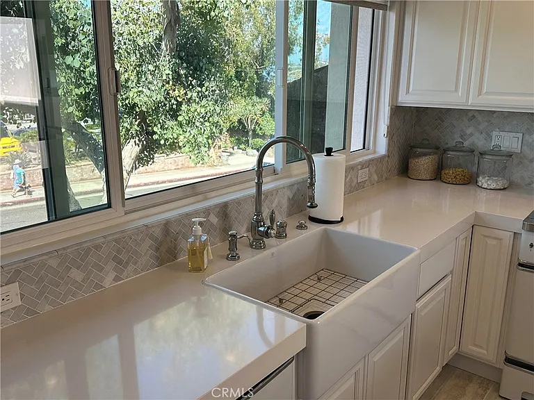 577 Ramona Ave #B — Photo 7
